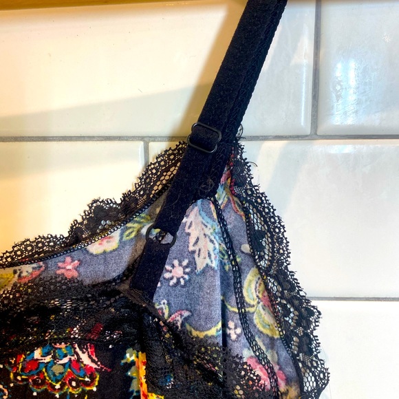 Floral Print with Lace Trim Tank - Picture 5 of 5